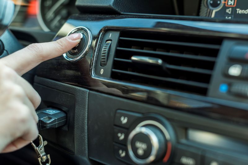 brunette-businesswoman-inside-car.jpg brunette-businesswoman-inside-car.jpg